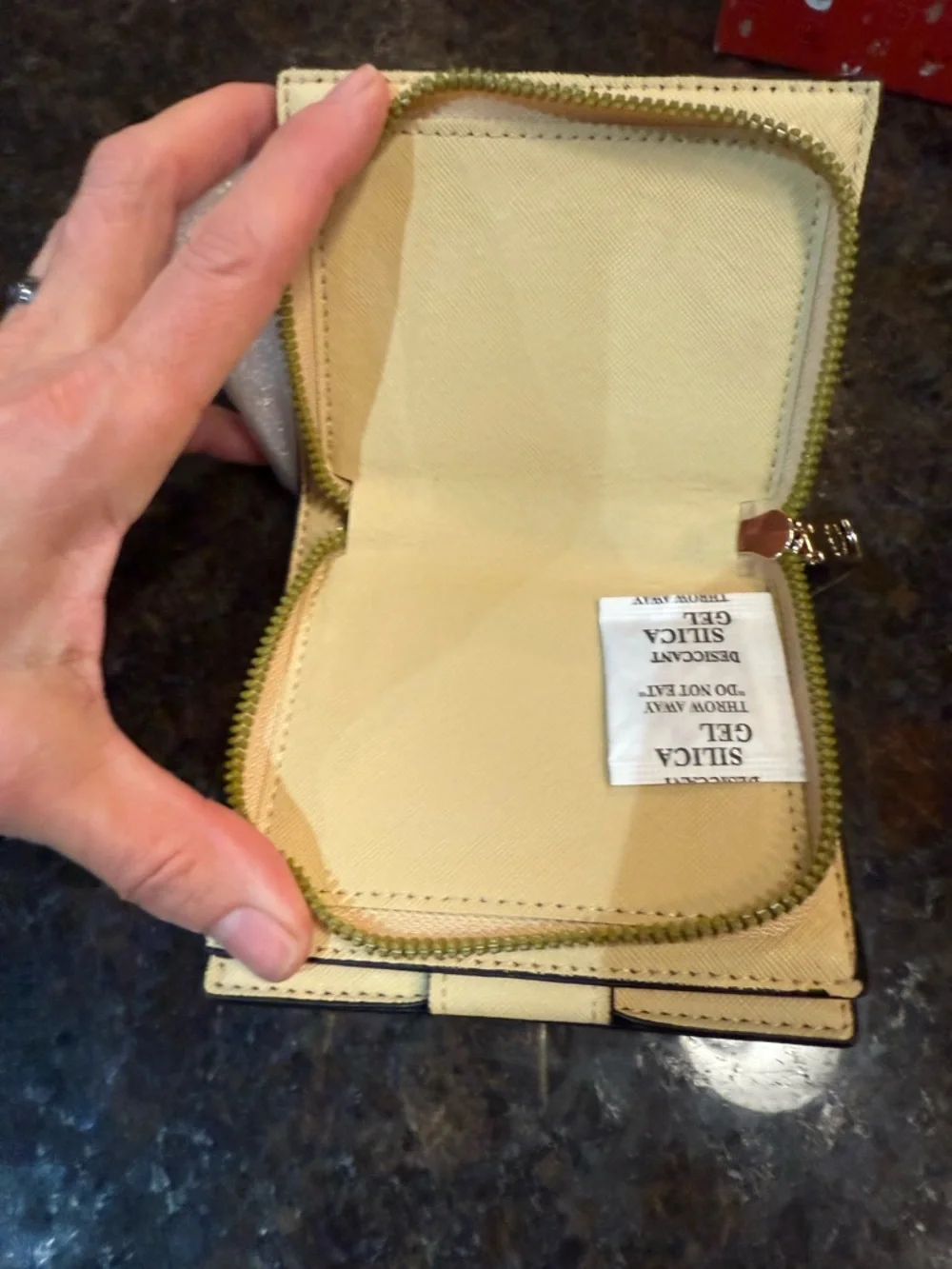 Source Unknown Pink Floral Coach-Style Card Wallet with Gold Charms
